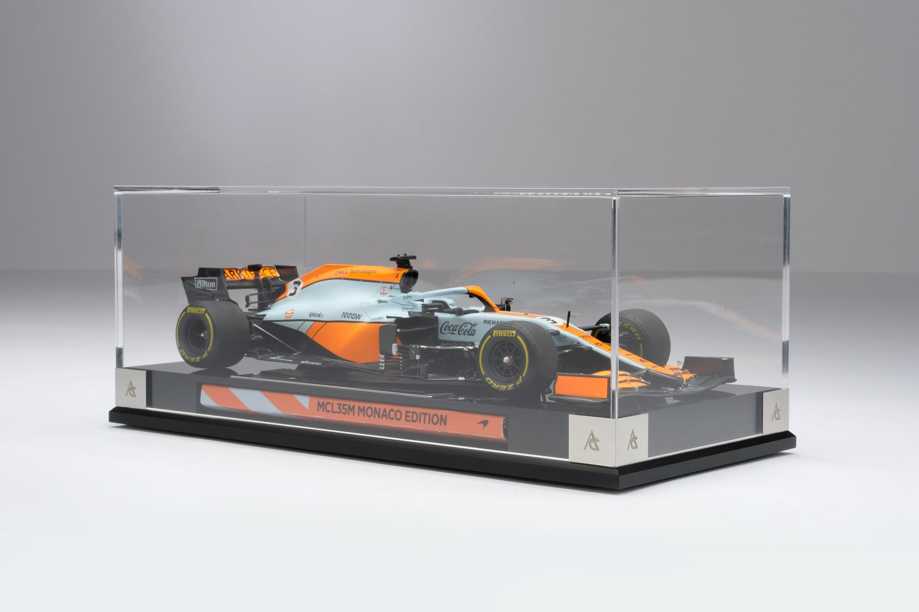 McLaren F1 Model Car Display - 1:18